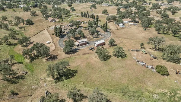 $899,000 | 14049 Oak View Drive, Prather, CA 93651