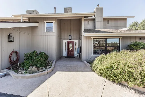 $899,000 | 14049 Oak View Drive, Prather, CA 93651