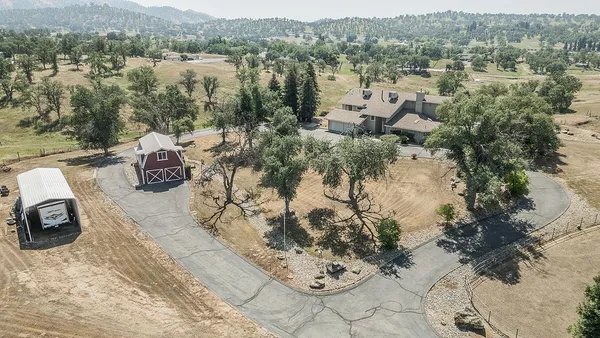 $899,000 | 14049 Oak View Drive, Prather, CA 93651