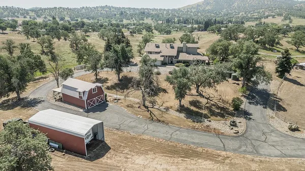 $899,000 | 14049 Oak View Drive, Prather, CA 93651