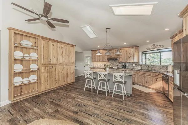 $899,000 | 14049 Oak View Drive, Prather, CA 93651