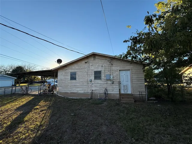 a house view with a outdoor space
