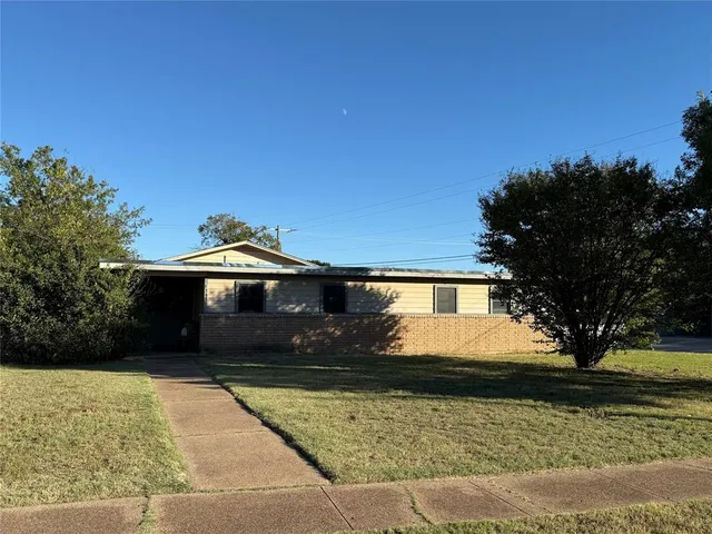 $129,900 | 1381 Hillcrest Drive, Graham, TX 76450