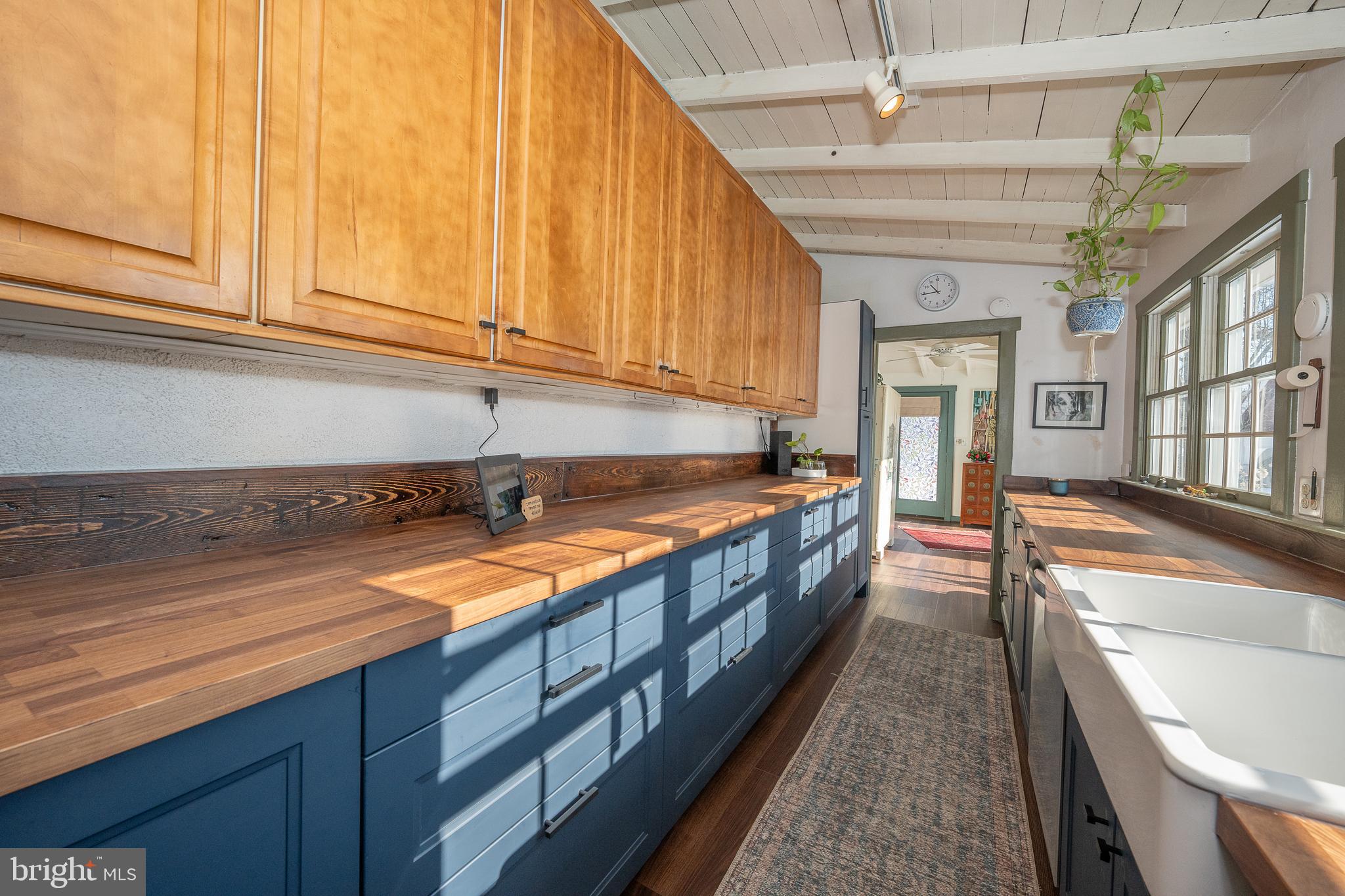 250 Warwick Road Elverson, PA 19520 - Photo 15 of 54 Kitchen