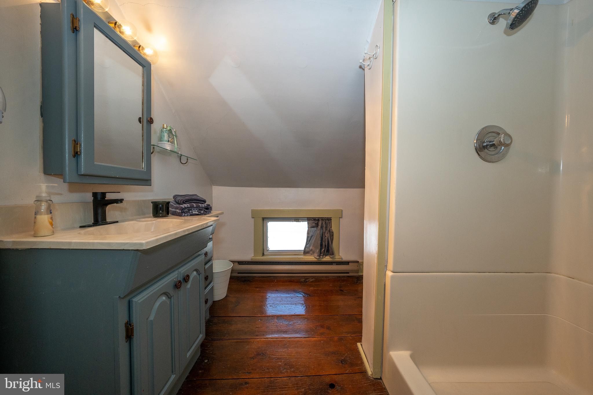 250 Warwick Road Elverson, PA 19520 - Photo 42 of 54 3rd Floor Hall Bath