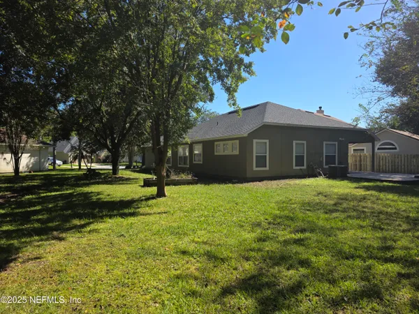 a view of a house with a backyard