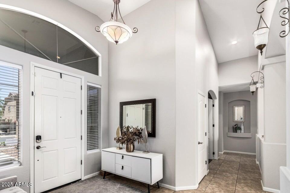 42422 West Bravo Drive Maricopa, AZ 85138 - Photo 5 of 30 a view of a livingroom with tub