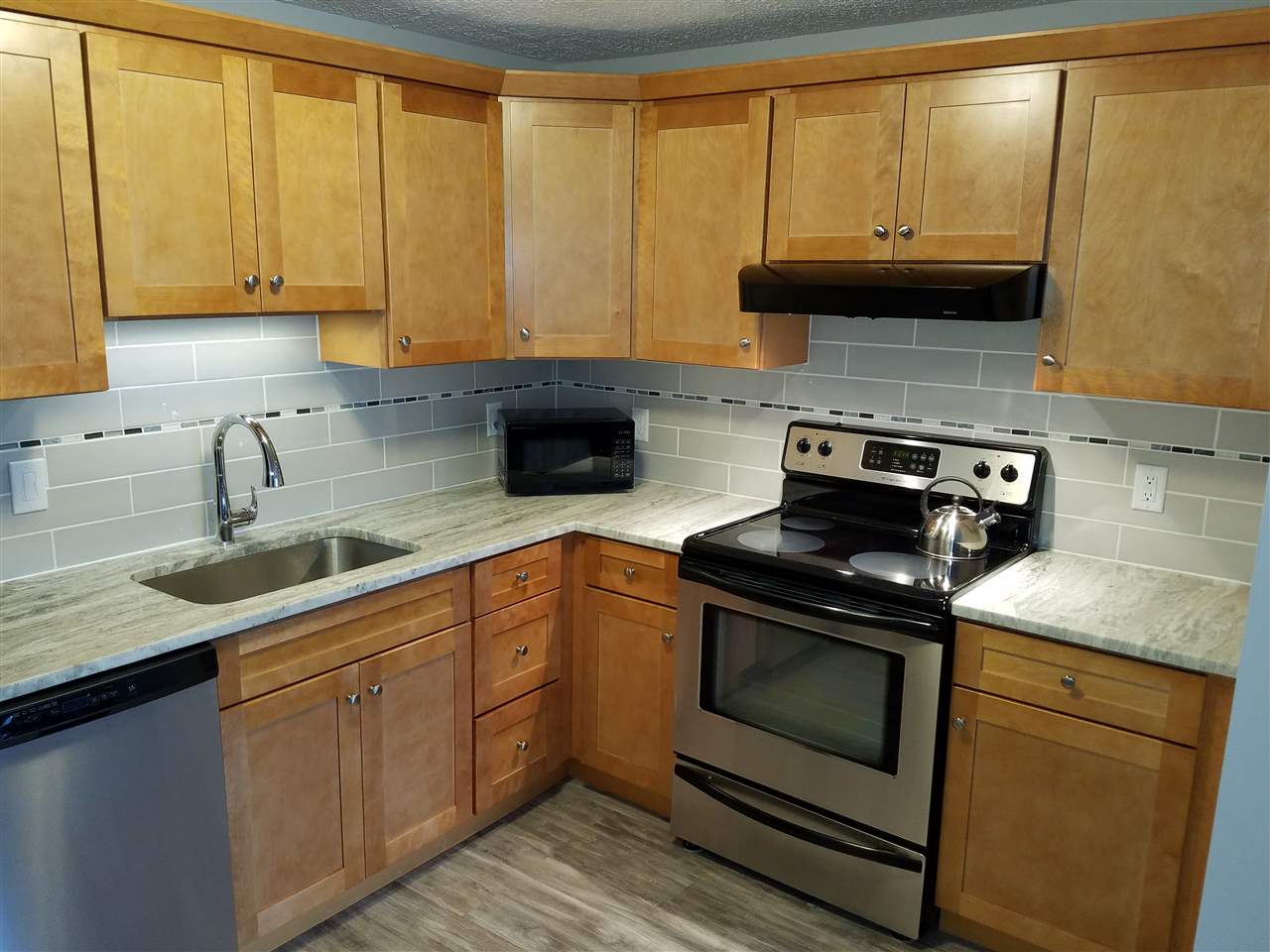 555 Calef Road, Unit 12 Manchester, NH 03103 - Photo 3 of 19 Gallery Image 3