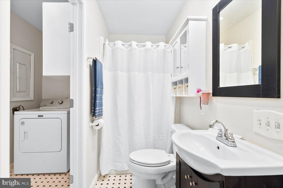 6936 Linganore Road Frederick, MD 21701 - Photo 17 of 33 a bathroom with a sink toilet and shower