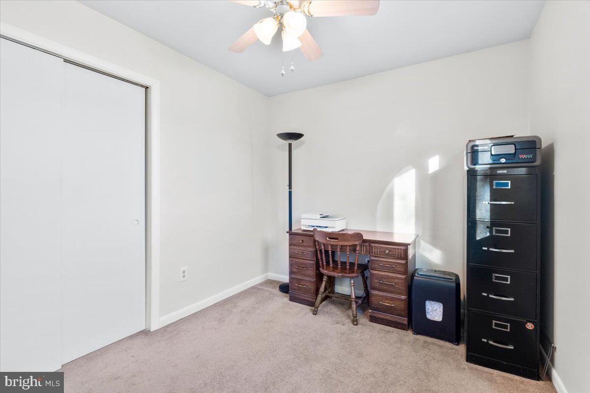 6936 Linganore Road Frederick, MD 21701 - Photo 25 of 33 a room with a desk and chairs