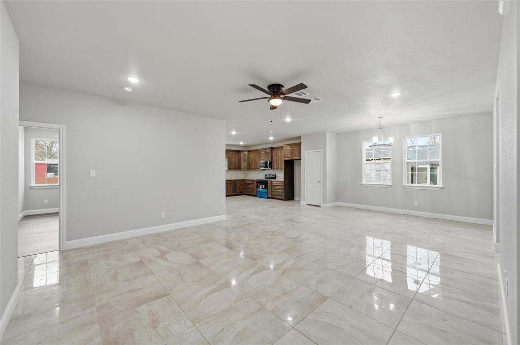 306 Lewis Street Cleburne, TX 76031 - Photo 3 of 20