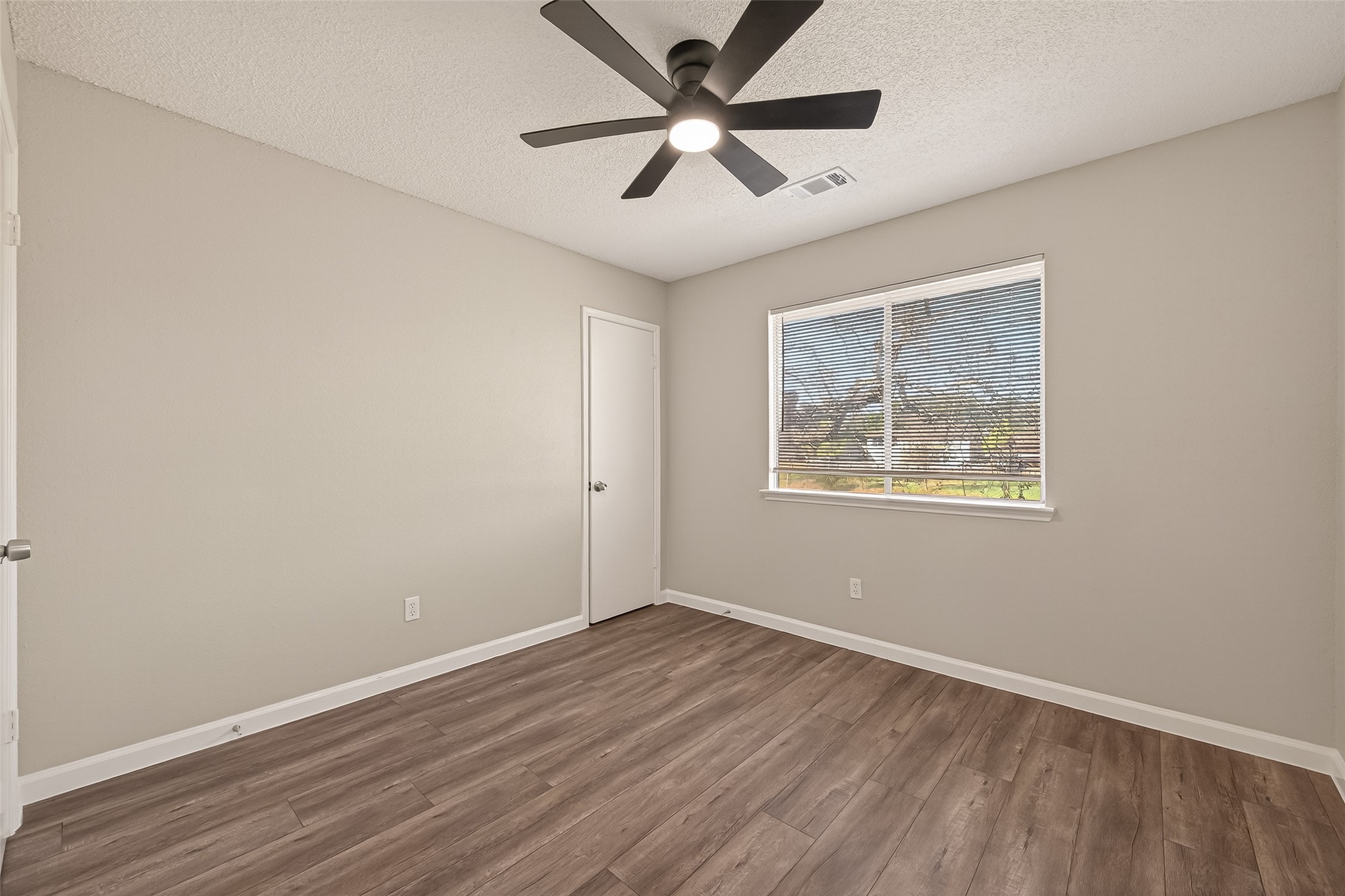 7622 Poitiers Drive Houston, TX 77071 - Photo 27 of 37 an empty room with wooden floor and ceiling fan