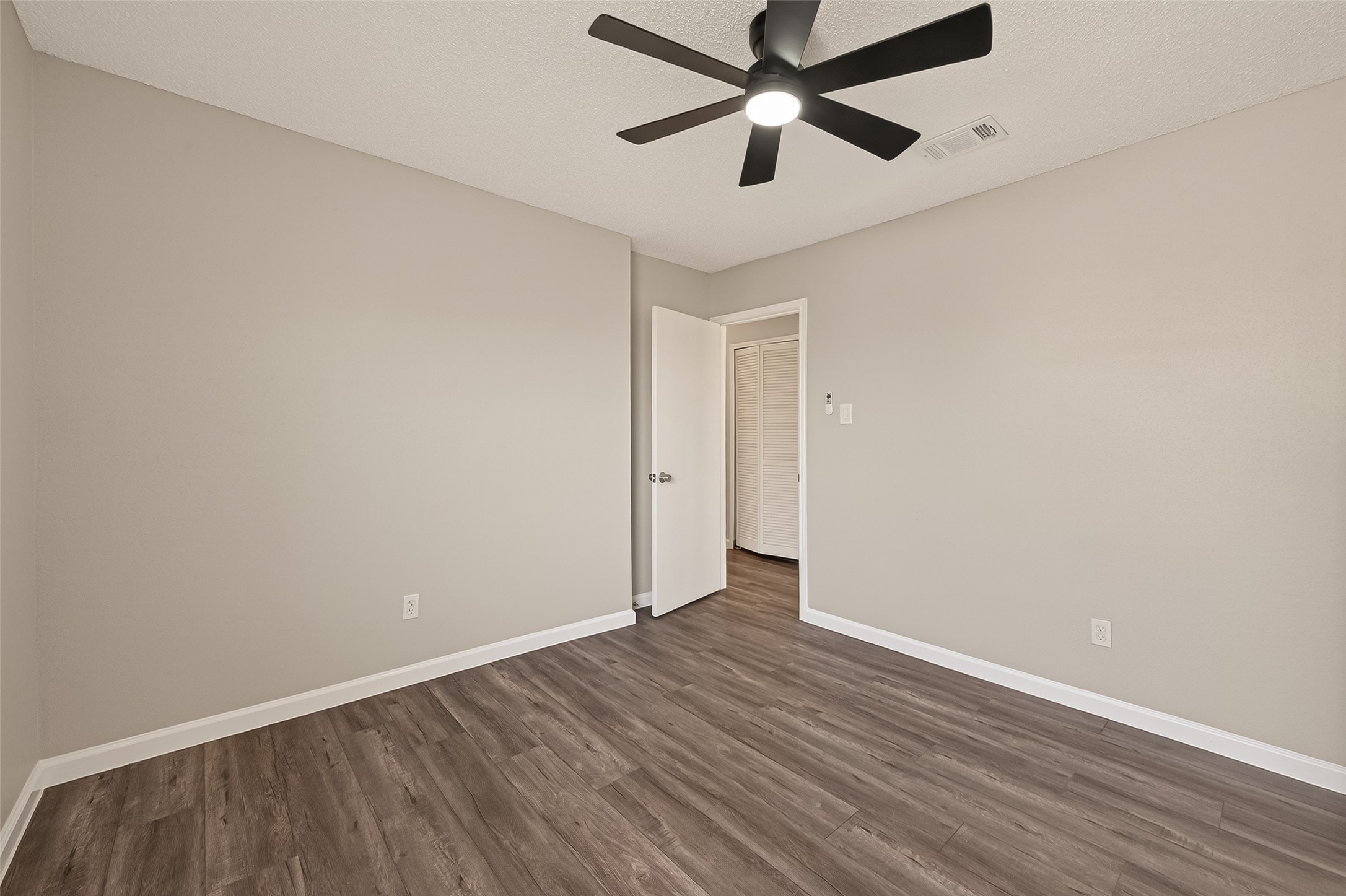 7622 Poitiers Drive Houston, TX 77071 - Photo 35 of 37 an empty room with wooden floor and ceiling fan