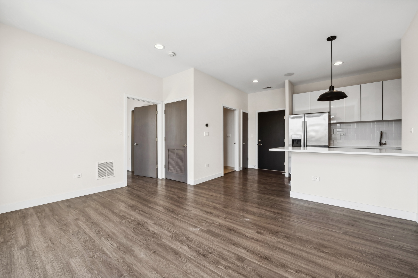 4027 North Broadway, Unit 405 Chicago, IL 60613 - Photo 11 of 17