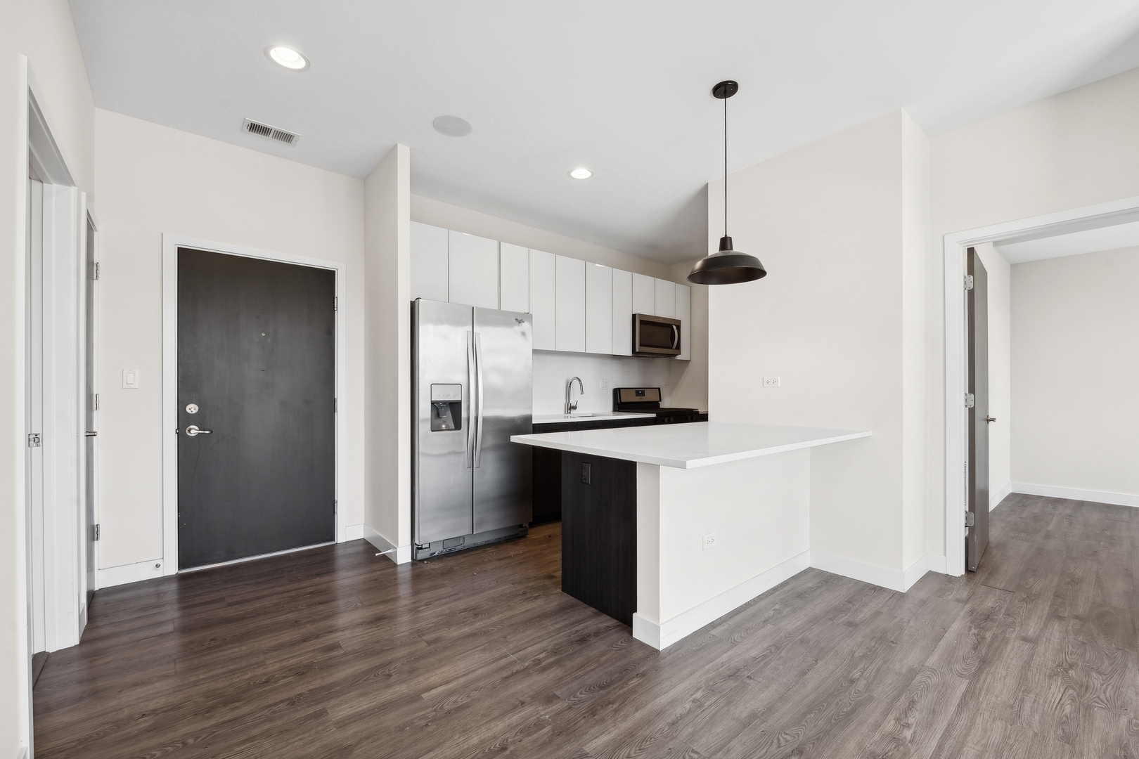 4027 North Broadway, Unit 405 Chicago, IL 60613 - Photo 2 of 17