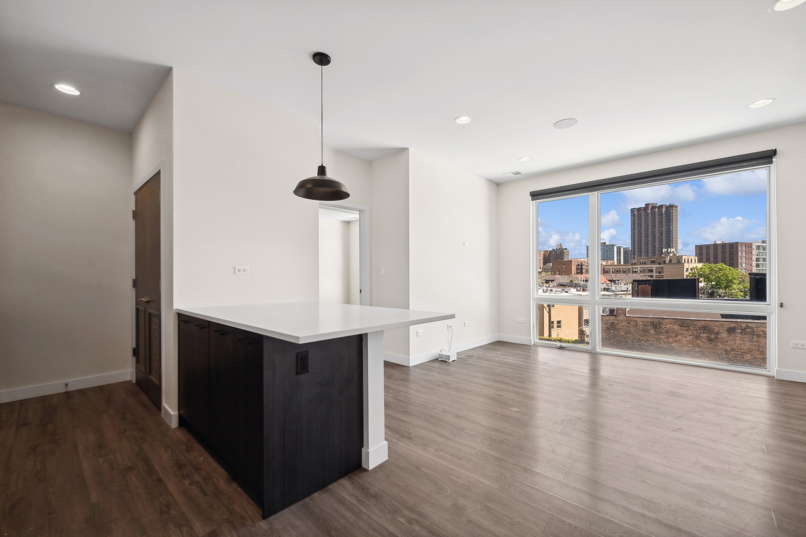 4027 North Broadway, Unit 405 Chicago, IL 60613 - Photo 3 of 17