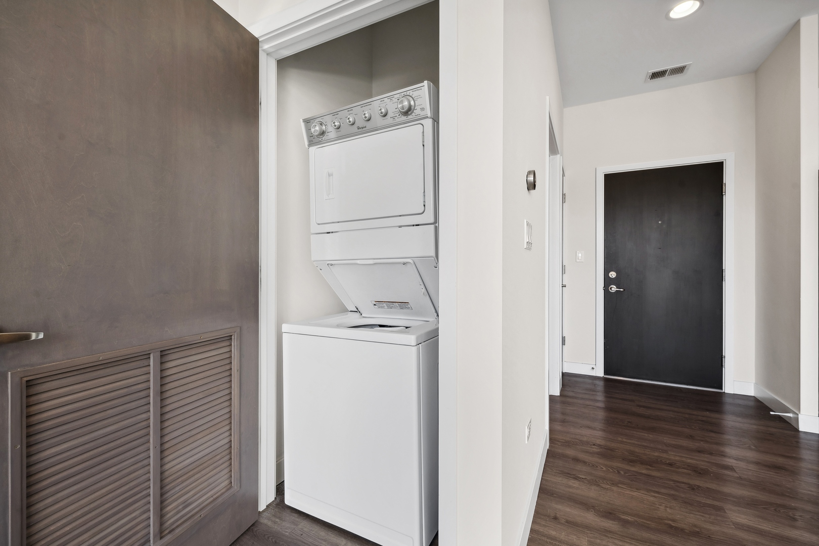 4027 North Broadway, Unit 405 Chicago, IL 60613 - Photo 7 of 17