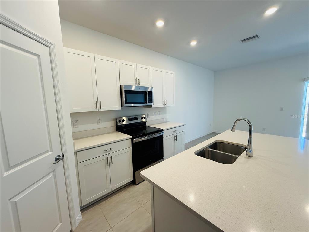 2264 Paravane Way Wesley Chapel, FL 33543 - Photo 11 of 30