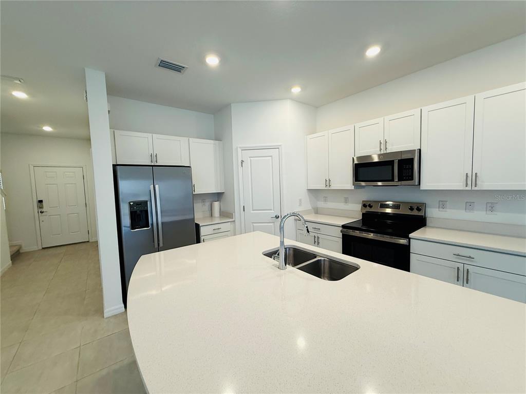 2264 Paravane Way Wesley Chapel, FL 33543 - Photo 12 of 30