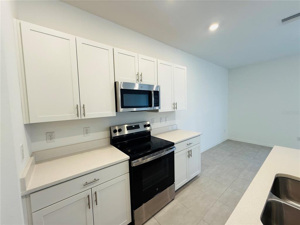 2264 Paravane Way Wesley Chapel, FL 33543 - Photo 10 of 30