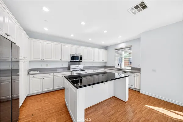 $4,200 | 2031 Arnold Way, Fullerton, CA 92833
