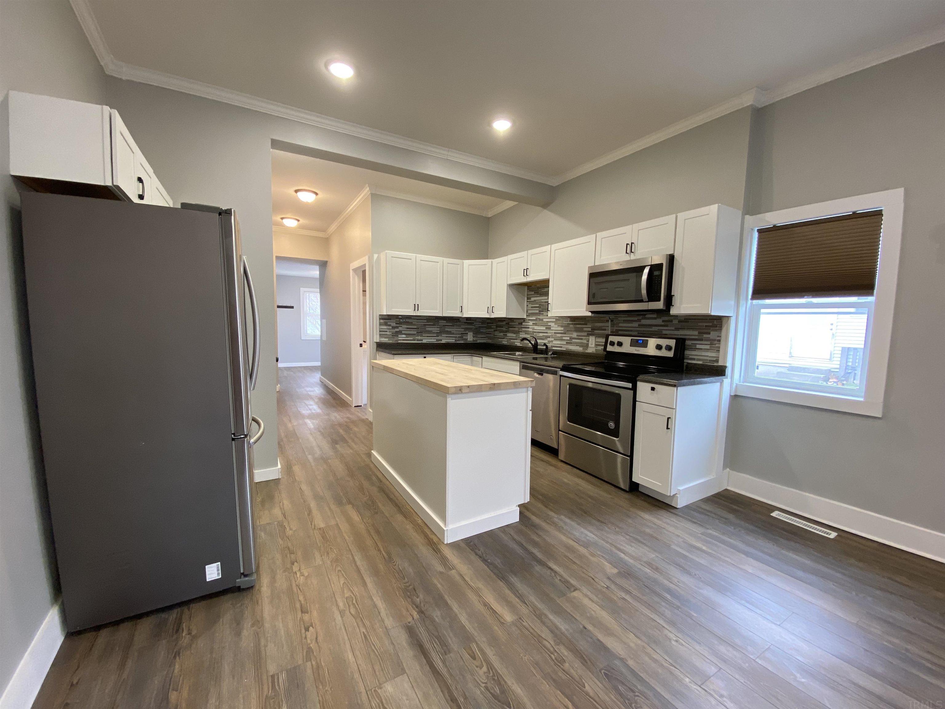 1604 8th Street Bedford, IN 47421 - Photo 4 of 34