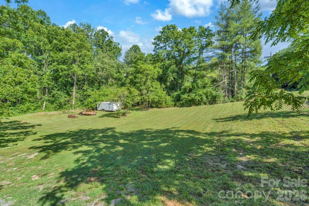 1415 Roan Road Spruce Pine, NC 28777 - Photo 3 of 42