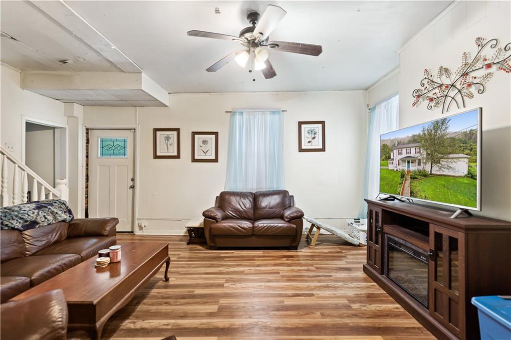 487 B Blockhouse Run Road New Brighton, PA 15066 - Photo 12 of 25 Living Room