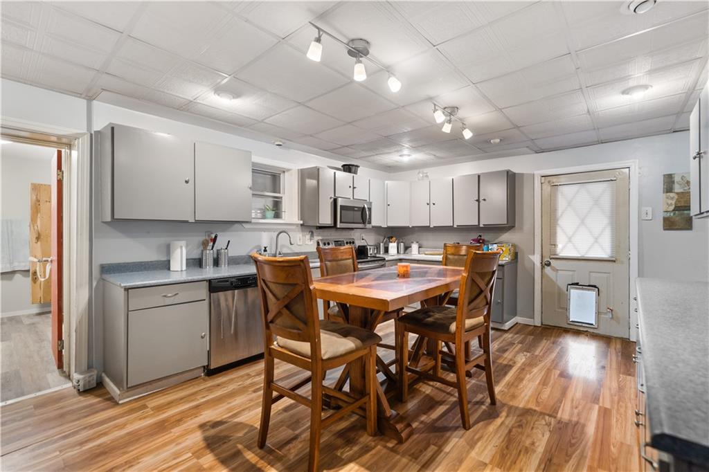 487 B Blockhouse Run Road New Brighton, PA 15066 - Photo 5 of 25 Large Eat In Kitchen