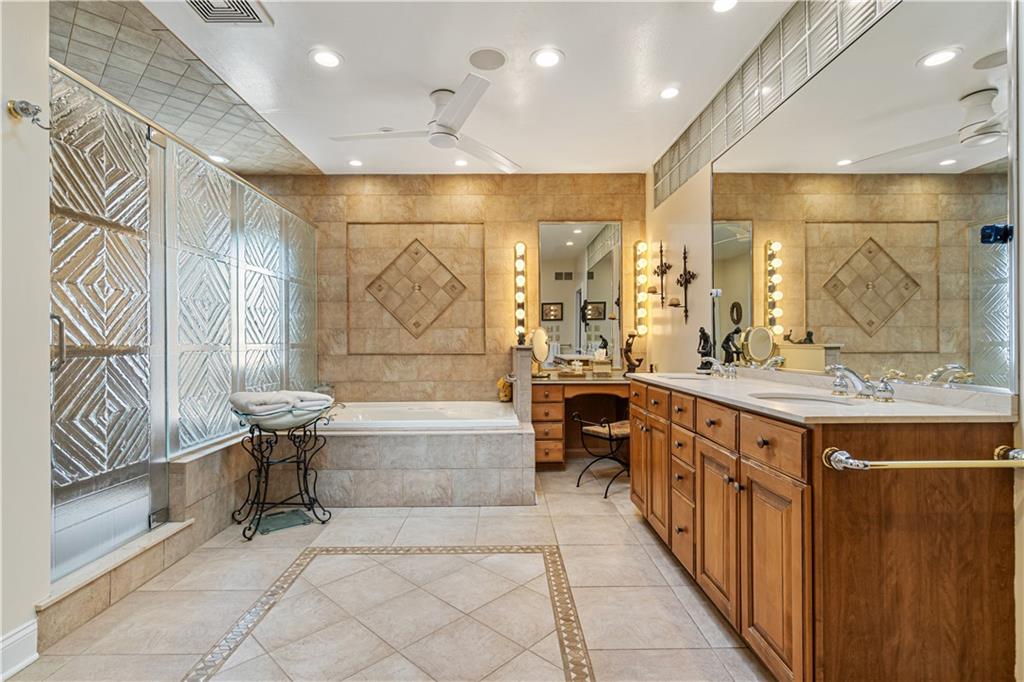1789 Hastings Mill Road Pittsburgh, PA 15241 - Photo 22 of 47 a bathroom with a tub a sink shower and mirror