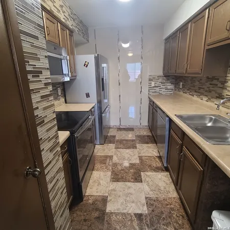 $1,700 | 12020 Maple Rock Court, San Antonio, TX 78230