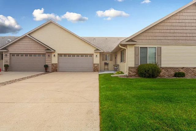 $319,900 | 109 Nicklaus Path, Mankato, MN 56001