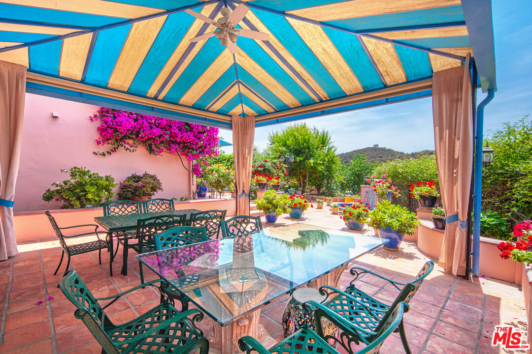 2113 Stoney Hill Road Los Angeles, CA 90049 - Photo 14 of 48 an outdoor space with patio furniture