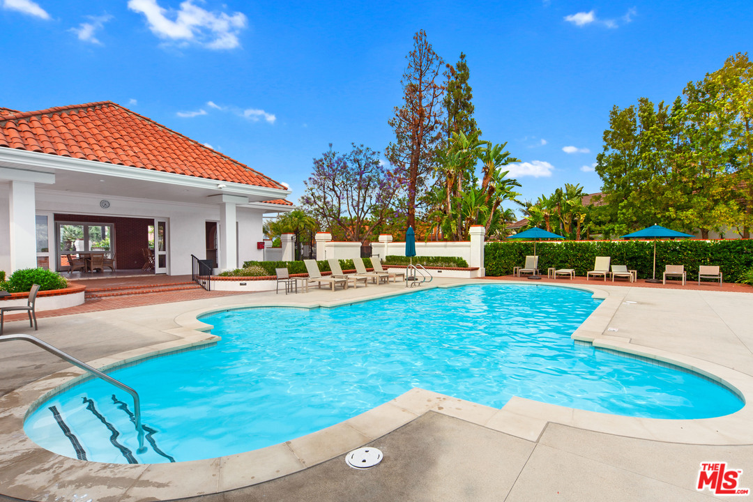 2113 Stoney Hill Road Los Angeles, CA 90049 - Photo 15 of 48 a view of a house with swimming pool