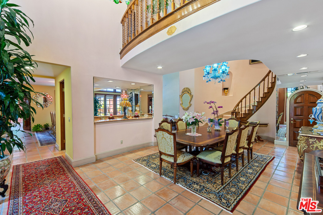2113 Stoney Hill Road Los Angeles, CA 90049 - Photo 19 of 48 a dining room with furniture and wooden floor