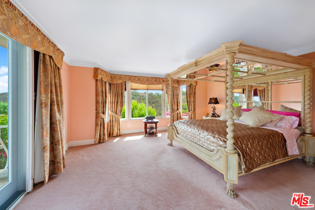 2113 Stoney Hill Road Los Angeles, CA 90049 - Photo 30 of 48 a bed room with a bed and a large window