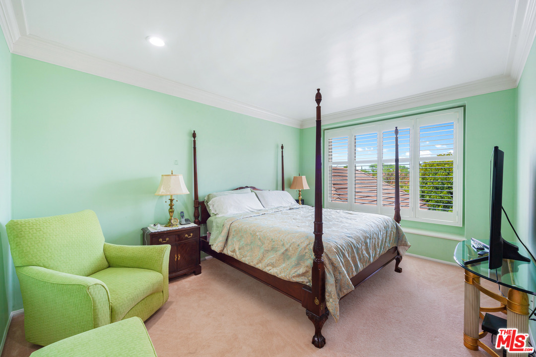 2113 Stoney Hill Road Los Angeles, CA 90049 - Photo 44 of 48 a bedroom with a bed window and a couch