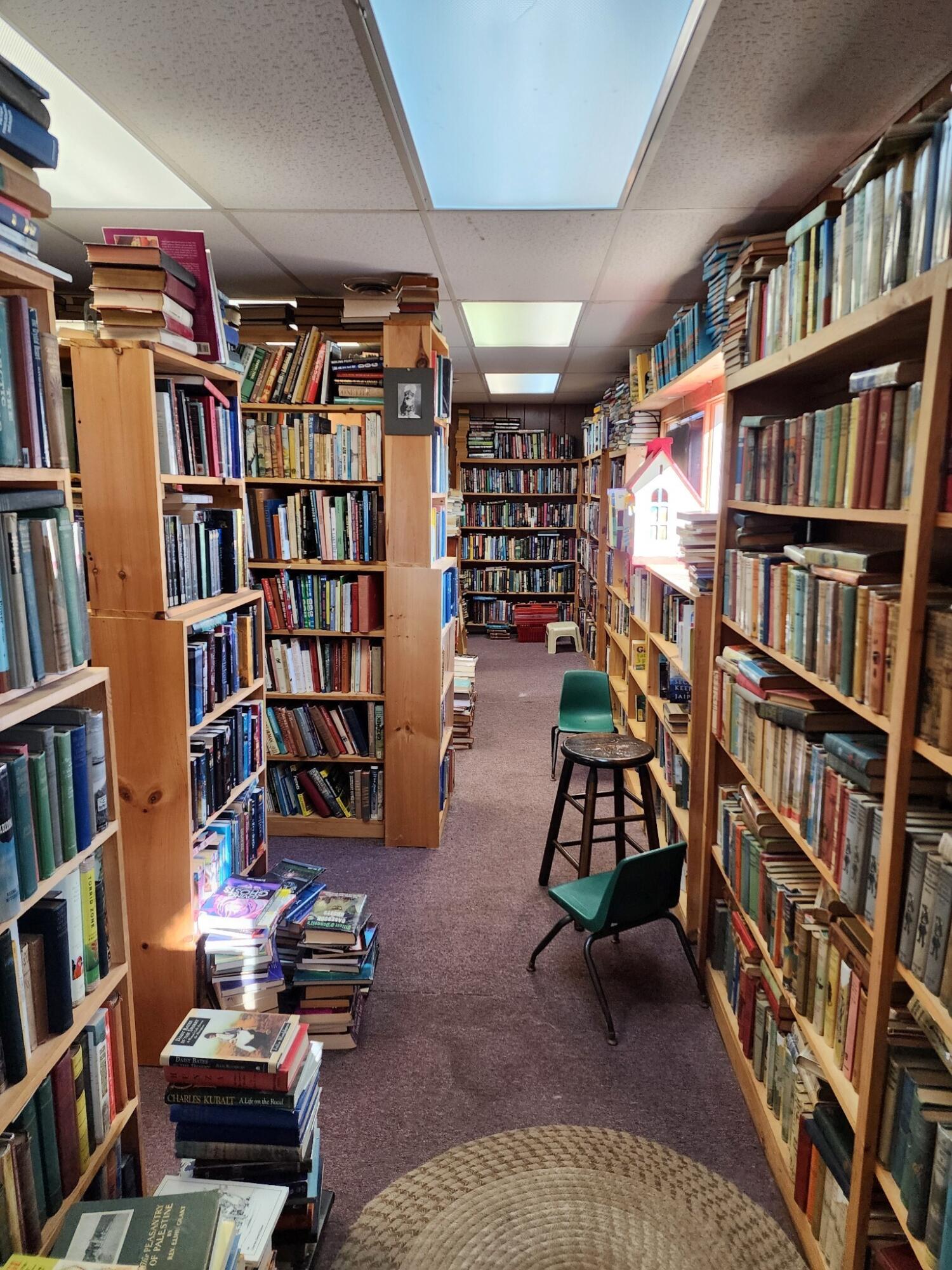 176 Highway 1 Freeport, ME 04032 - Photo 4 of 13 bookstore4