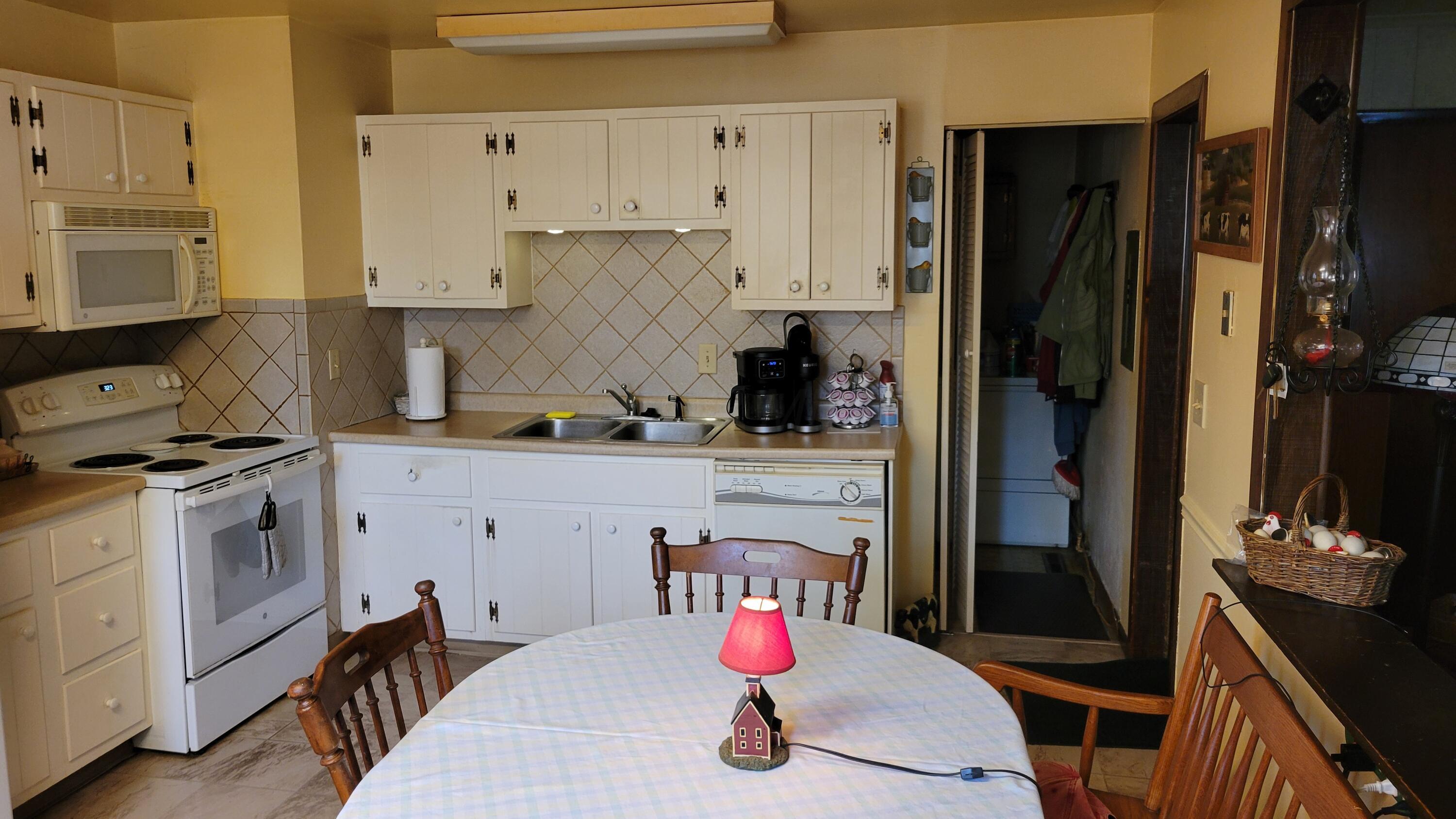 137 Redmond Road Columbus, OH 43228 - Photo 5 of 19 20260630_152412
