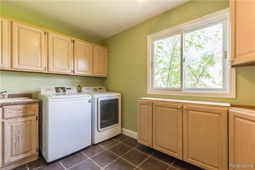 1865 South Shore Drive Rochester Hills, MI 48307 - Photo 17 of 47