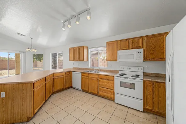 $2,100 | 3903 West Goodman Drive, Glendale, AZ 85308