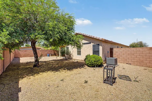 $2,100 | 3903 West Goodman Drive, Glendale, AZ 85308