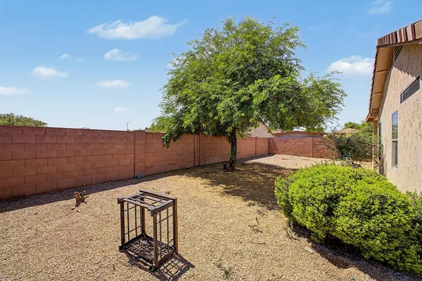 $2,100 | 3903 West Goodman Drive, Glendale, AZ 85308