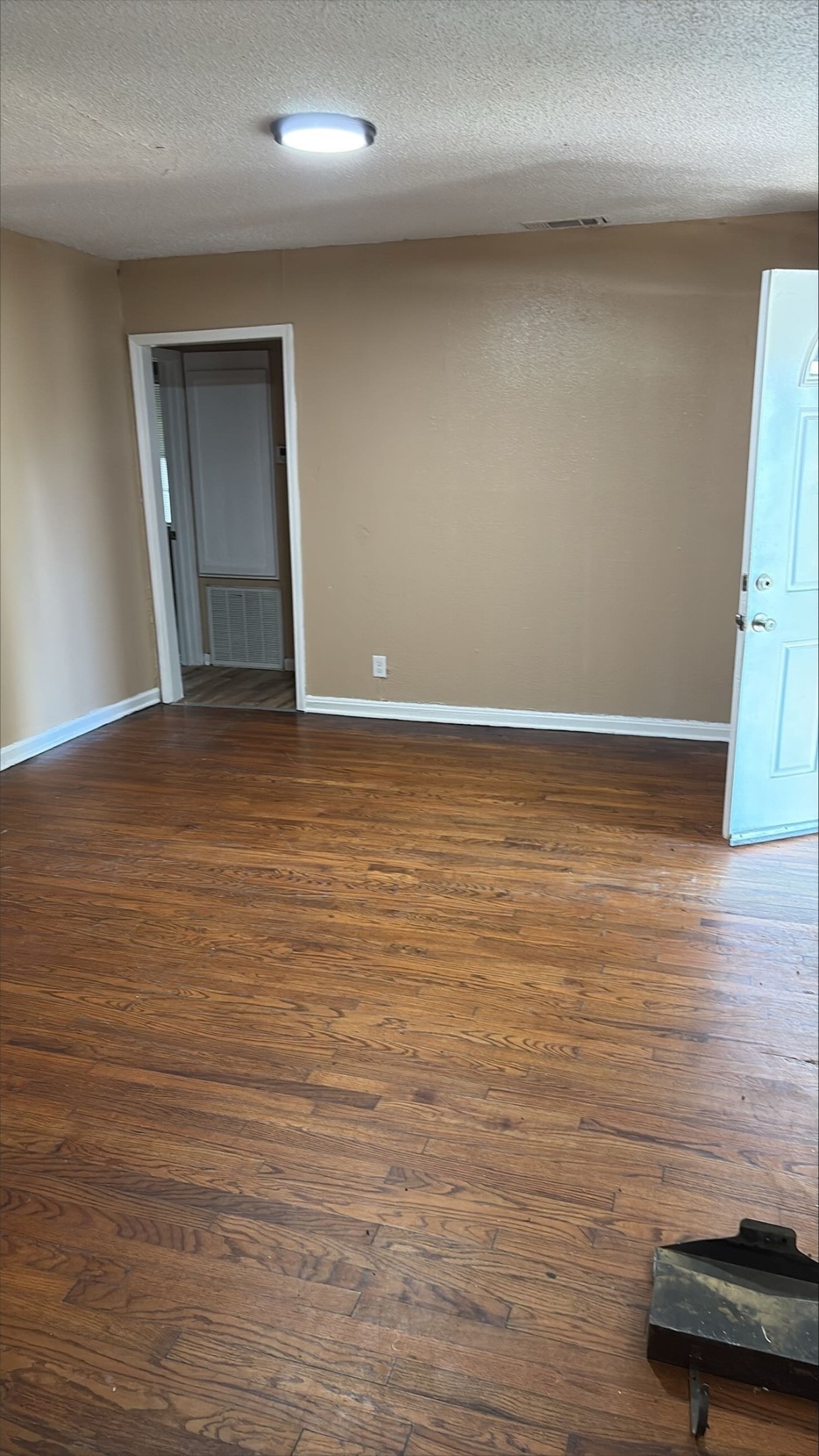 4723 Eppes Street Houston, TX 77021 - Photo 3 of 15 Living