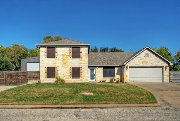 $369,000 | 1265 East Independence Street, Giddings, TX 78942