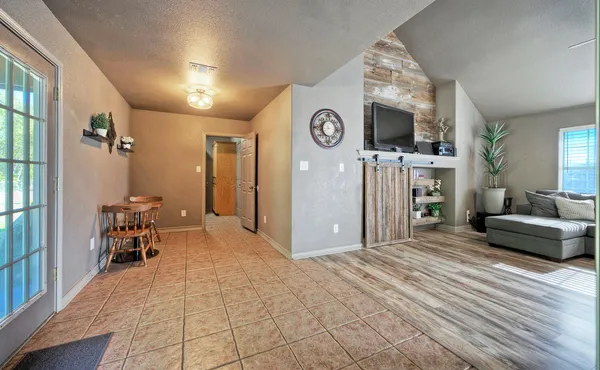 $369,000 | 1265 East Independence Street, Giddings, TX 78942