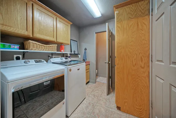 $369,000 | 1265 East Independence Street, Giddings, TX 78942