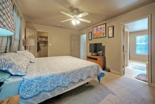 $369,000 | 1265 East Independence Street, Giddings, TX 78942