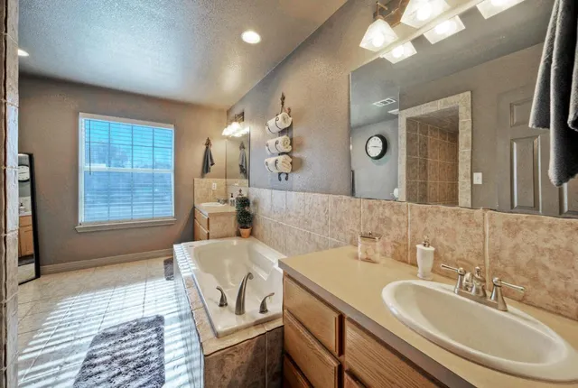 $399,000 | 1265 East Independence Street, Giddings, TX 78942