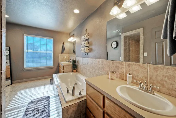 $369,000 | 1265 East Independence Street, Giddings, TX 78942